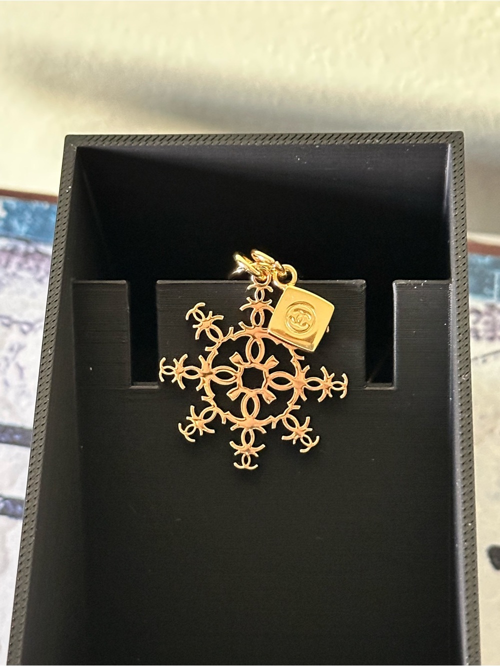 Chanel Snowflake on NWT unbranded Chain-Link Pendant Necklace with all you see - Picture 8 of 8